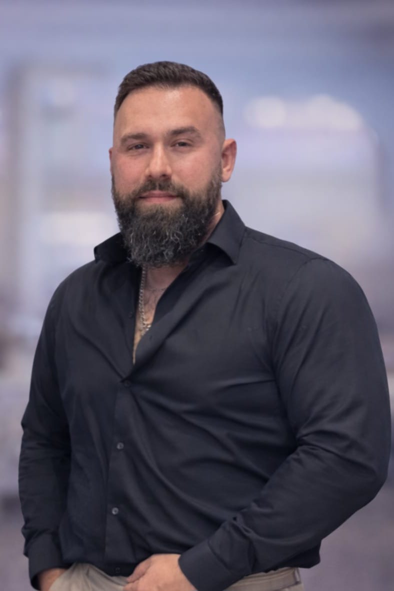 Author portrait of David Elian Belei